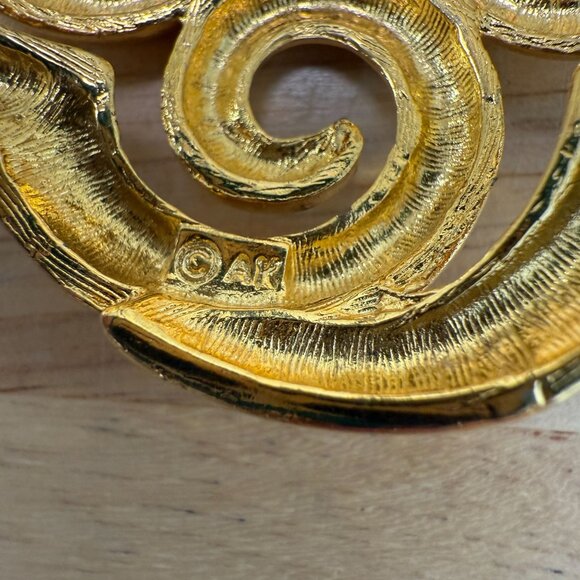 Anne Klein Vintage Gold-Tone Swirl Brooch, For sweater, shawl, or poncho - Picture 4 of 9